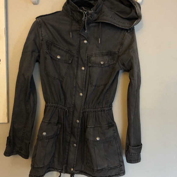Talula (Aritzia) Raincoat - excellent condition. - Picture 4 of 7